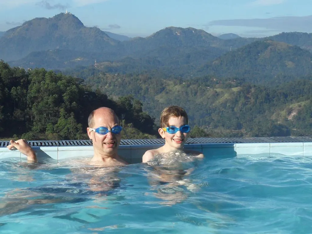 Sky Lodge Kandy Hotel